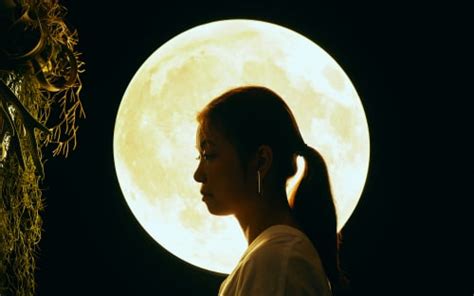 Dancing in the moonlight with Phoebe Hui 